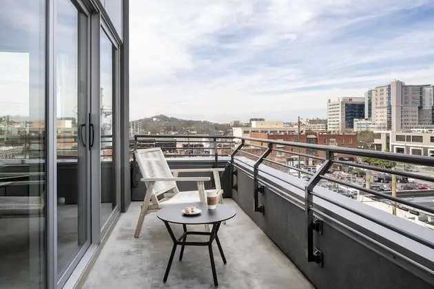 Oda, 1 En Büyük (King) Boy Yatak, Sigara İçilmez, Balkon
