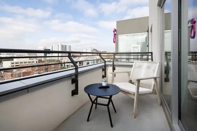 Oda, 1 En Büyük (King) Boy Yatak, Sigara İçilmez, Balkon