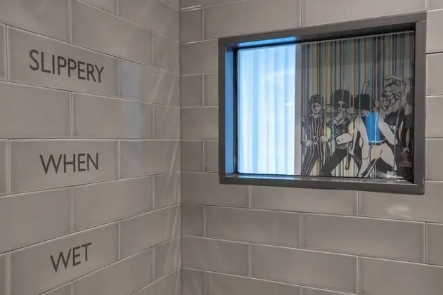 Oda, 1 Büyük (Queen) Boy Yatak (Mobility Accessible, Roll-In Shower)