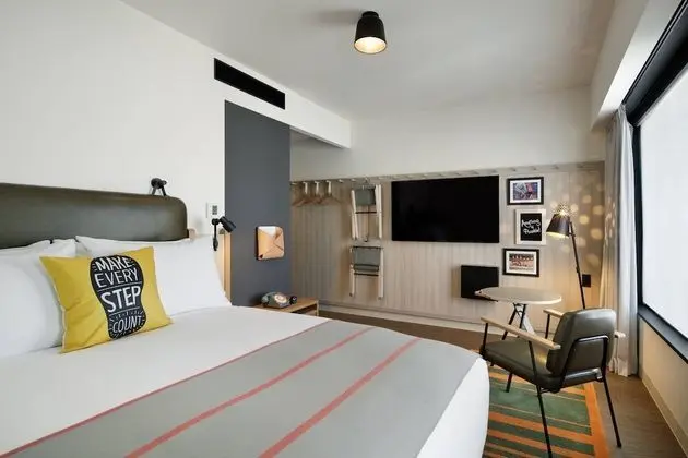 Oda, 1 Büyük (Queen) Boy Yatak, Sigara İçilmez, Şehir Manzaralı