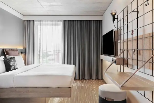 Oda, 1 Büyük (Queen) Boy Yatak, Sigara İçilmez, Şehir Manzaralı