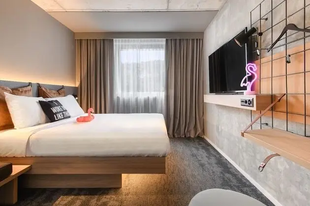 Oda, 1 Büyük (Queen) Boy Yatak, Sigara İçilmez, Avlu Manzaralı