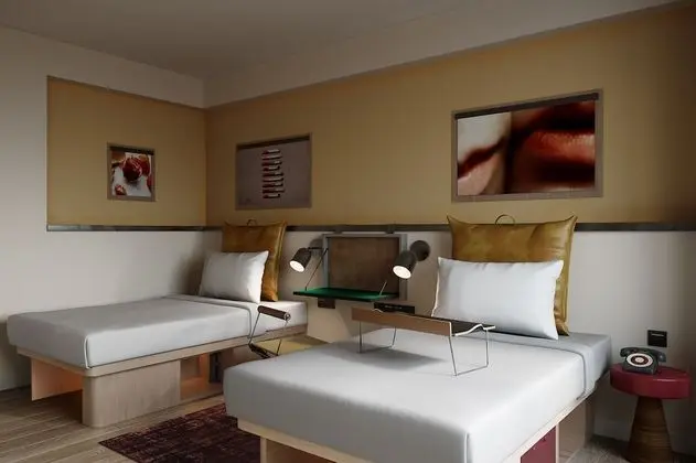 Oda, 2 Tek Kişilik Yatak, Sigara İçilmez