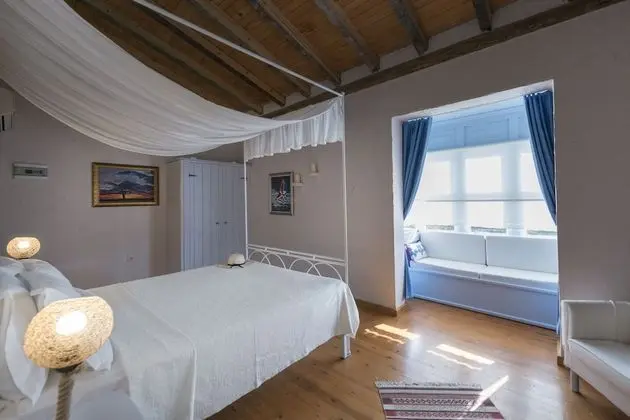 Traditional cumbali room