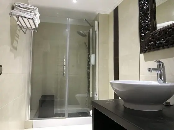 Büyük Yataklı Tek Kişilik Oda