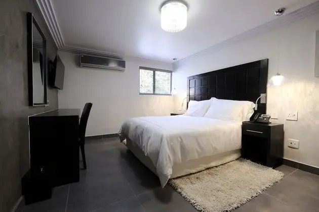 Luxury Hotel Room 4