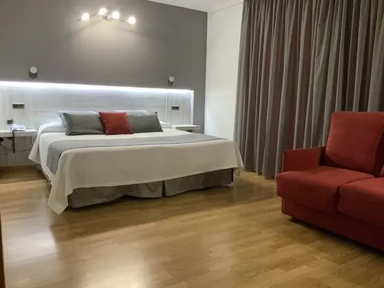 Family Oda, 1 Büyük (Queen) Boy Yatak ve Çekyat (2 Adults and 2 Children)