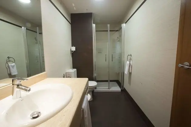 Family Oda, 1 Büyük (Queen) Boy Yatak ve Çekyat (2 Adults and 2 Children)