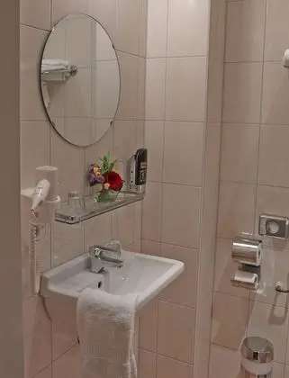 Standard Tek Büyük Yataklı Oda, Kanal Manzaralı