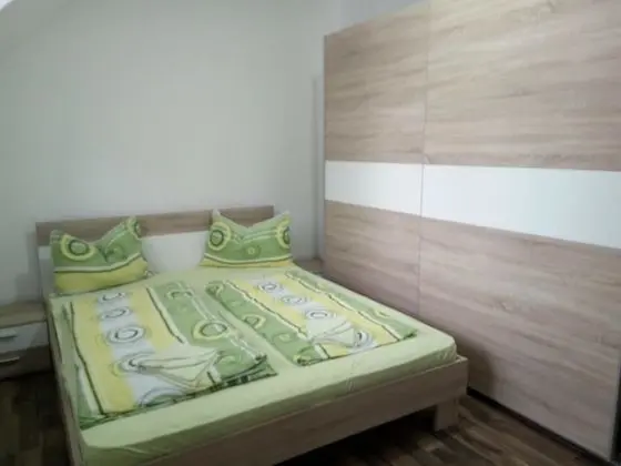 Standard Apart Daire, Dağ Yamacı