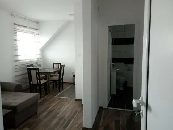 Standard Apart Daire, Dağ Yamacı