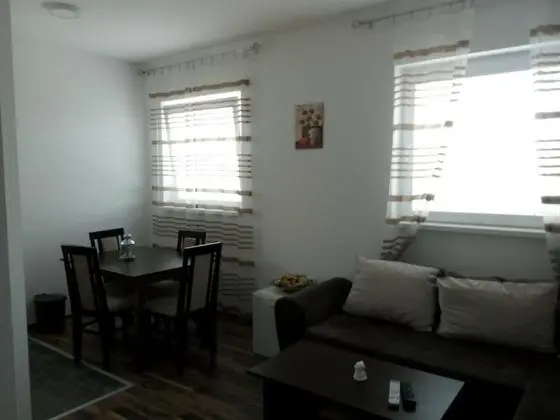 Standard Apart Daire, Dağ Yamacı