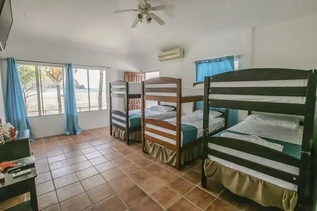 Standard Dört Kişilik Oda, Plaj Manzaralı