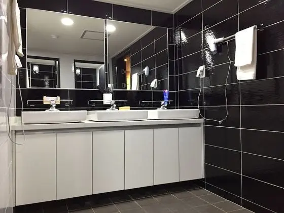 Ortak Ranzalı Oda, Sadece kadınlar için