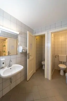 Ortak Ranzalı Oda, Karma Ranzalı Oda (Bed in 12-Bed Dormitory Room)