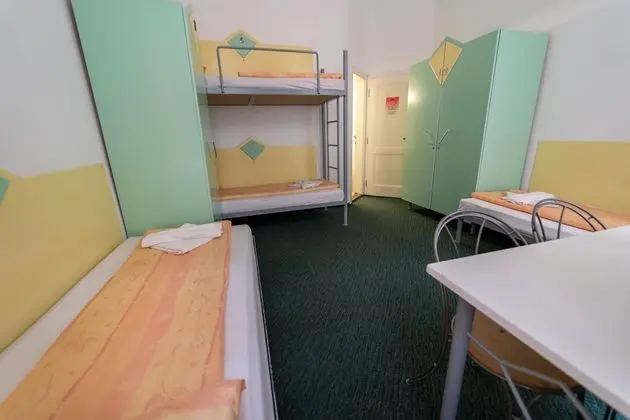 Ortak Ranzalı Oda, Sadece kadınlar için (Bed in a 4-Bed Dormitory Room)