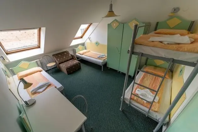 Ortak Ranzalı Oda, Sadece kadınlar için (Bed in a 4-Bed Dormitory Room)