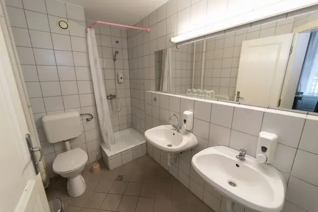 Ortak Ranzalı Oda, Sadece kadınlar için (Bed in a 4-Bed Dormitory Room)