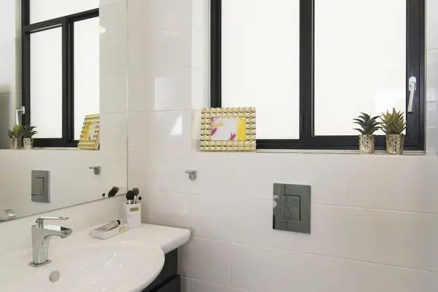 One Bedroom Apartment with City View