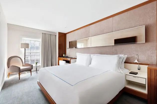Çift ​​kişilik Deluxe King Bed