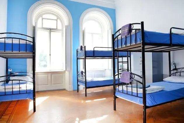 Basic Ortak Ranzalı Oda, Sadece erkekler için, Şehir Manzaralı