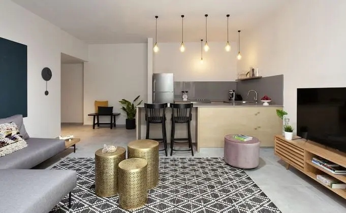 One Bedroom Apartment - English Basement