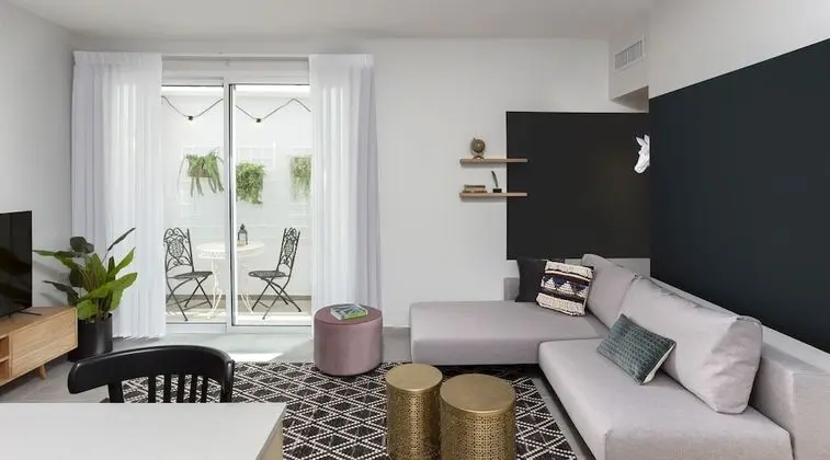 One Bedroom Apartment - English Basement