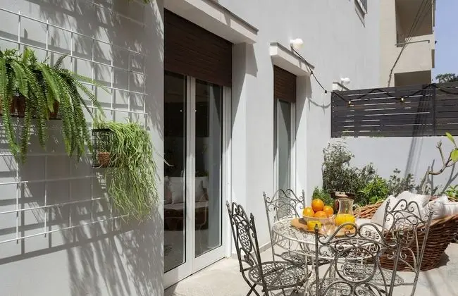 One Bedroom Apartment with Garden