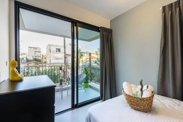 Four Bedroom Apartment with Garden