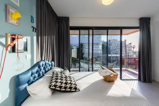 Four Bedroom Apartment with Garden