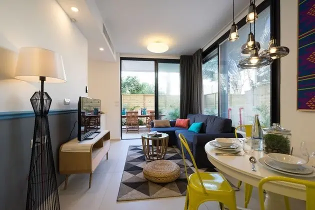 Four Bedroom Apartment with Garden