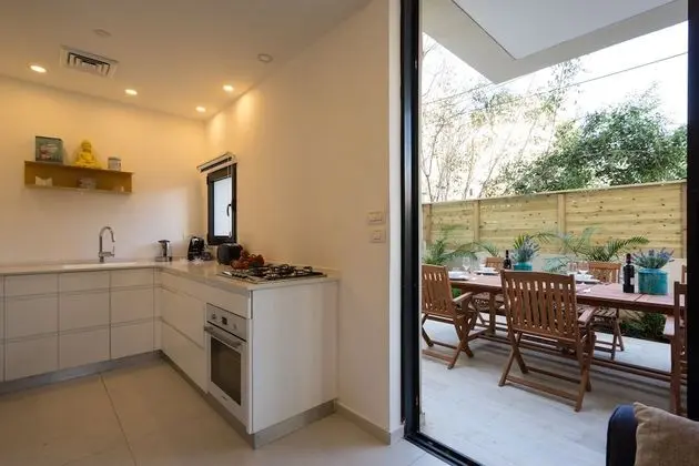 Four Bedroom Apartment with Garden