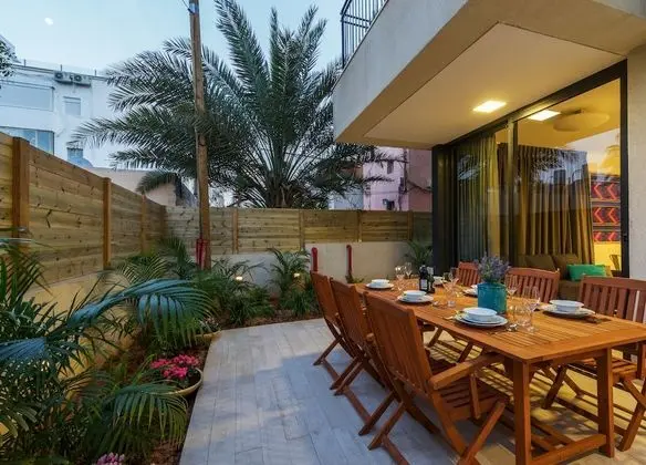 Four Bedroom Apartment with Garden