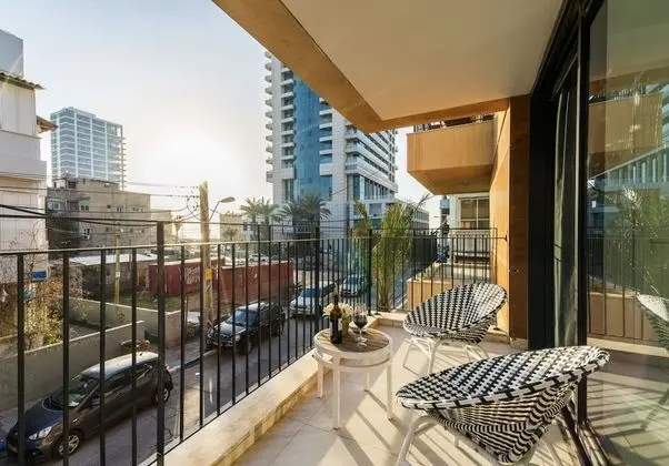 Four Bedroom Apartment with Garden