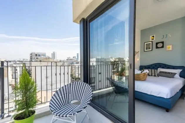 Three Bedroom Penthouse with Sea View