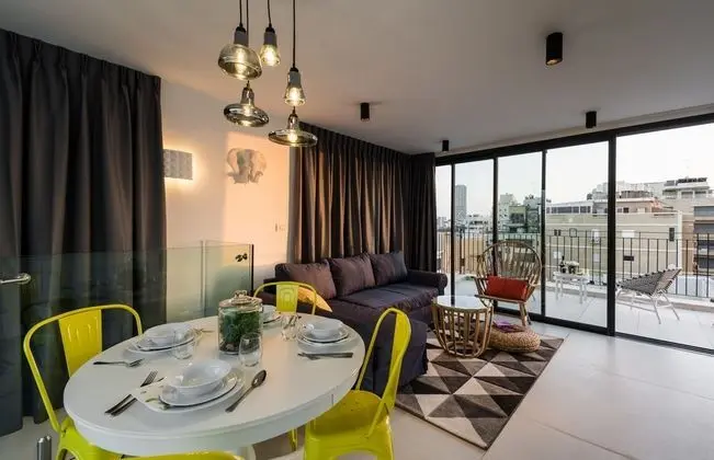 Three Bedroom Penthouse with Sea View
