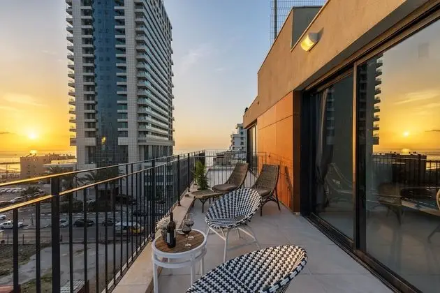 Three Bedroom Penthouse with Sea View