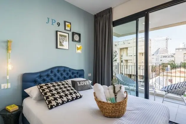 Two Bedroom Apartment with Sea View