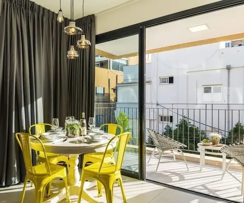 Two Bedroom Apartment with Sea View