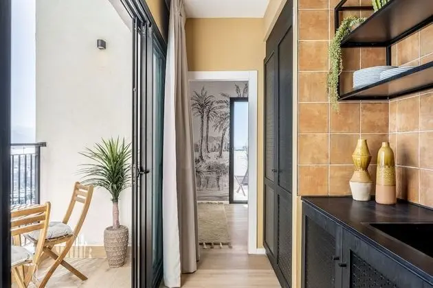 One Bedroom Penthouse Apartment with Parking
