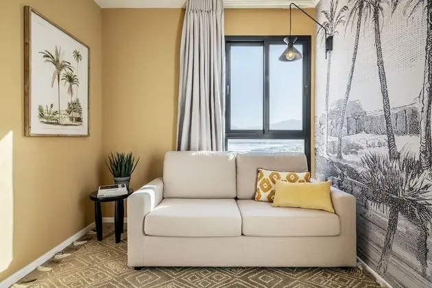 One Bedroom Penthouse Apartment with Parking