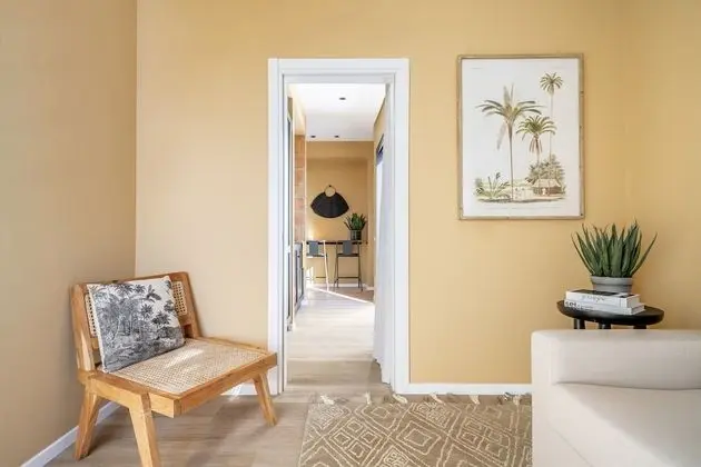 One Bedroom Penthouse Apartment with Parking