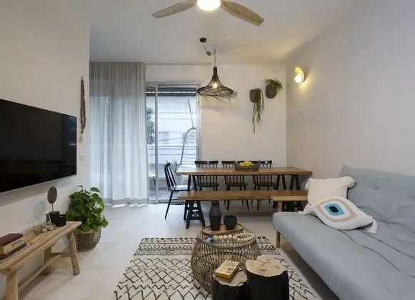 Three Bedroom Apartment with Garden