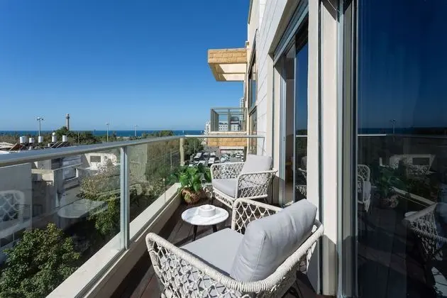 Three Bedroom Penthouse with Sea View