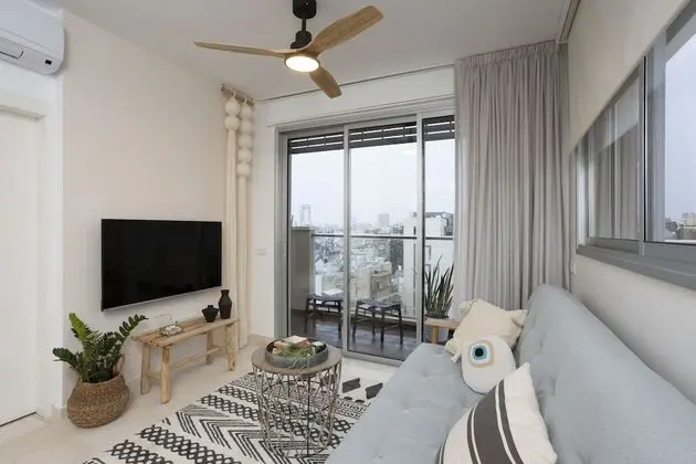 Three Bedroom Penthouse with Sea View