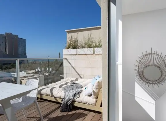 Three Bedroom Penthouse with Sea View