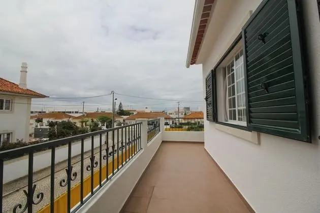 İki Ayrı Yataklı Oda, Ortak Banyo, Havuz Manzaralı