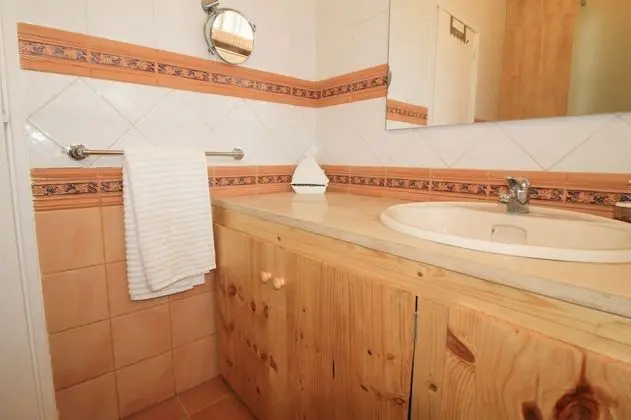 İki Ayrı Yataklı Oda, Ortak Banyo, Havuz Manzaralı