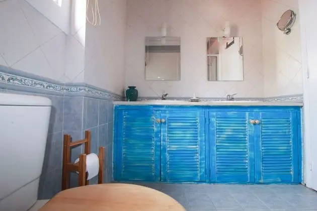 Standard Tek Büyük veya İki Ayrı Yataklı Oda, Ortak Banyo