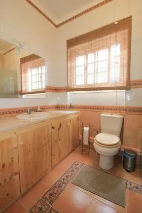 Standard Tek Büyük veya İki Ayrı Yataklı Oda, Ortak Banyo